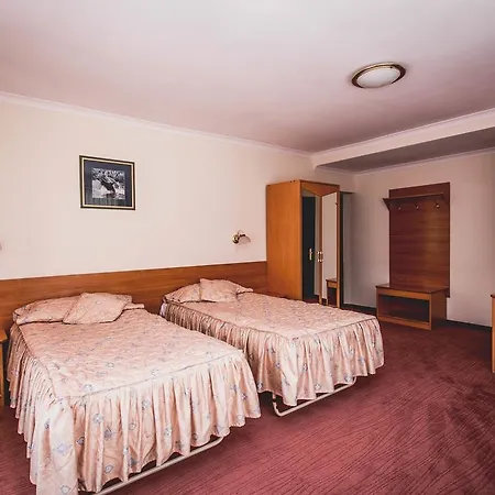 Hotel Twins-2